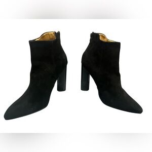 Little black boots Revamped by siren black ankle cut  boot heel size 8